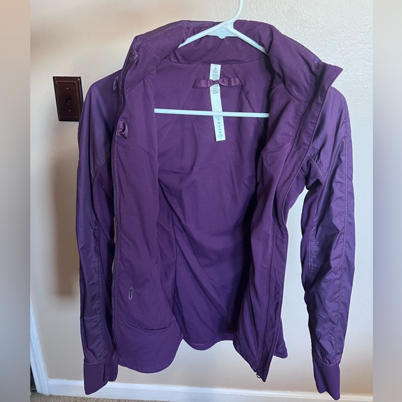 Brand new Purple Lululemon fitted raincoat - size 2 - Picture 4 of 6